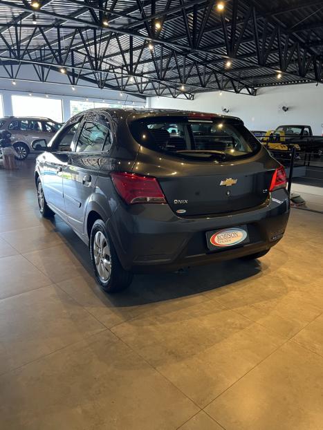 CHEVROLET Onix Hatch 1.0 12V 4P FLEX LT, Foto 4