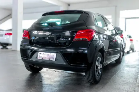 CHEVROLET Onix Hatch 1.4 4P FLEX LTZ, Foto 5
