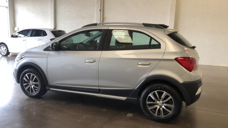 CHEVROLET Onix Hatch 1.4 4P FLEX ACTIV AUTOM�TICO, Foto 4