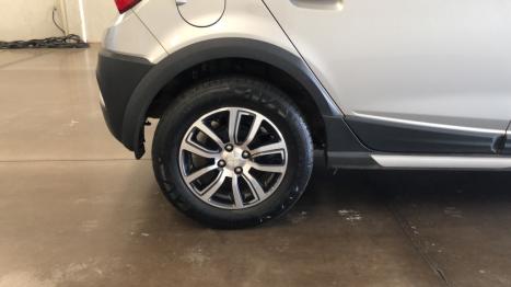 CHEVROLET Onix Hatch 1.4 4P FLEX ACTIV AUTOM�TICO, Foto 9