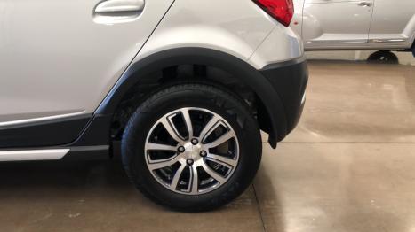 CHEVROLET Onix Hatch 1.4 4P FLEX ACTIV AUTOM�TICO, Foto 9