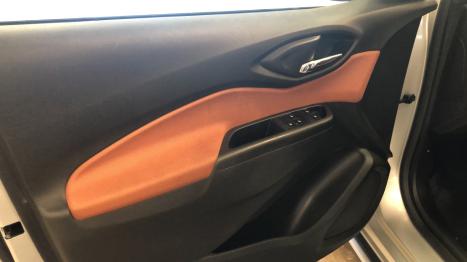 CHEVROLET Onix Hatch 1.4 4P FLEX ACTIV AUTOM�TICO, Foto 14