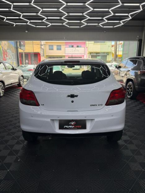 CHEVROLET Onix Hatch 1.4 4P FLEX LTZ AUTOM�TICO, Foto 5