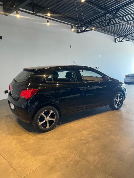 CHEVROLET Onix Hatch 1.4 4P FLEX LT AUTOM�TICO, Foto 2