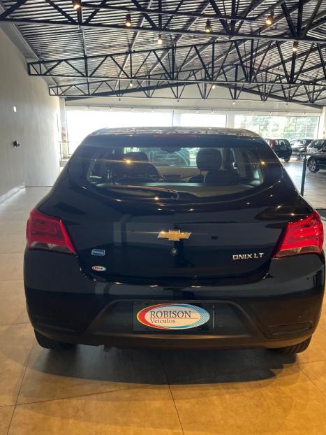 CHEVROLET Onix Hatch 1.4 4P FLEX LT AUTOM�TICO, Foto 5