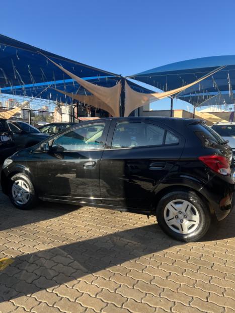 CHEVROLET Onix Hatch 1.0 4P FLEX JOY BLACK, Foto 4