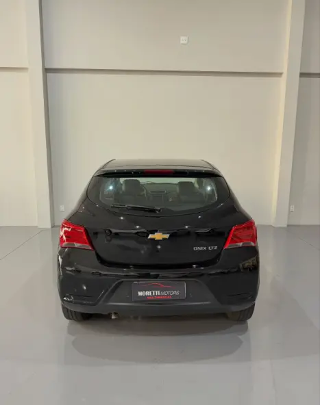CHEVROLET Onix Hatch 1.4 4P FLEX LTZ, Foto 2