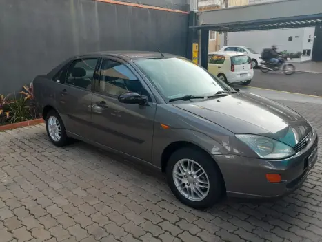 FORD Focus Sedan 1.8 16V 4P GLX, Foto 2