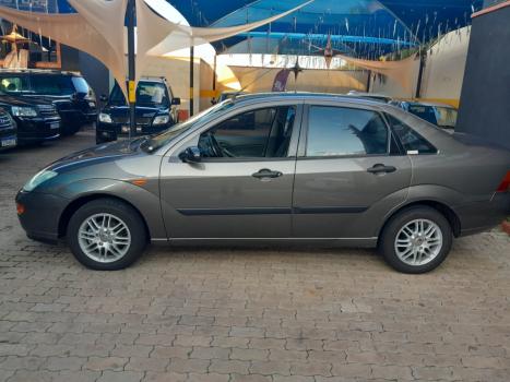 FORD Focus Sedan 1.8 16V 4P GLX, Foto 4