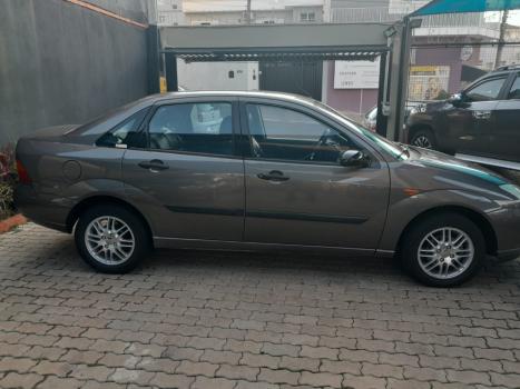FORD Focus Sedan 1.8 16V 4P GLX, Foto 5