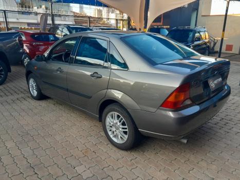 FORD Focus Sedan 1.8 16V 4P GLX, Foto 6