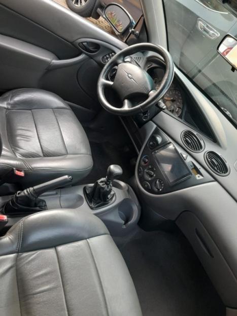 FORD Focus Sedan 1.8 16V 4P GLX, Foto 9
