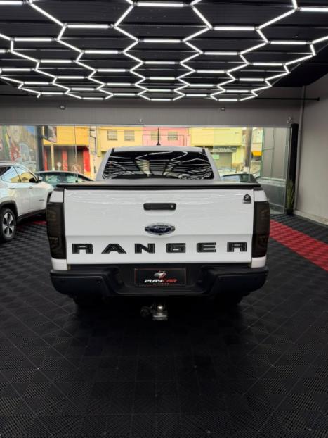 FORD Ranger 3.2 20V CABINE DUPLA 4X4 STORM TURBO DIESEL AUTOM�TICO, Foto 5