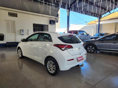 HYUNDAI HB 20 Hatch 1.6 16V 4P FLEX COMFORT PLUS AUTOM�TICO, Foto 4