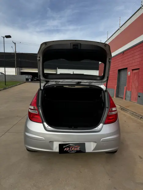 HYUNDAI I30 2.0 16V 4P, Foto 9