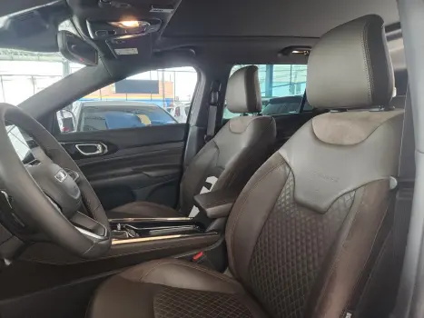 JEEP Commander 2.0 16V 4P TD380 OVERLAND 4X4 TURBO DIESEL AUTOM�TICO AT9, Foto 13