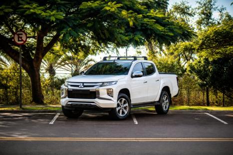 MITSUBISHI L 200 Triton 2.4 16V SPORT HPE 4X4 CABINE DUPLA TURBO DIESEL AUTOM�TICO, Foto 3