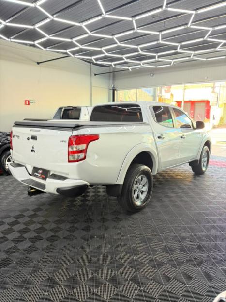 MITSUBISHI L 200 Triton 2.4 16V SPORT HPE 4X4 CABINE DUPLA TURBO DIESEL AUTOM�TICO, Foto 4