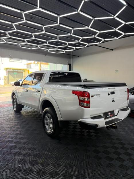 MITSUBISHI L 200 Triton 2.4 16V SPORT HPE 4X4 CABINE DUPLA TURBO DIESEL AUTOM�TICO, Foto 6