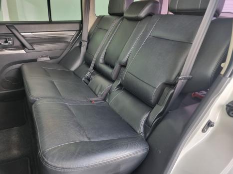 MITSUBISHI Pajero Full 3.8 V6 24V HPE 4X4 AUTOMÁTICO, Foto 3 MITSUBISHI Pajero Full 3.8 V6 24V HPE 4X4 AUTOMÁTICO, Foto 3