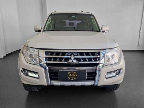 MITSUBISHI Pajero Full 3.8 V6 24V HPE 4X4 AUTOMÁTICO, Foto 4 MITSUBISHI Pajero Full 3.8 V6 24V HPE 4X4 AUTOMÁTICO, Foto 4