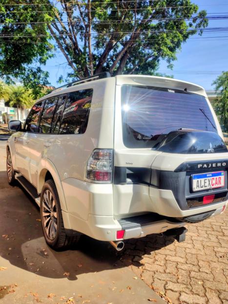 MITSUBISHI Pajero Full 3.2 16V 4P HPE 4X4 TURBO DIESEL INTERCOOLER AUTOM�TICO, Foto 2