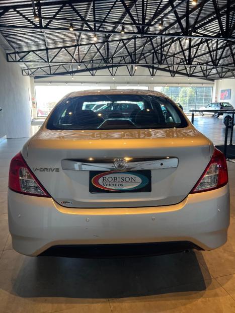 NISSAN Versa Sedan 1.6 16V 4P FLEXSTART V-DRIVE, Foto 5