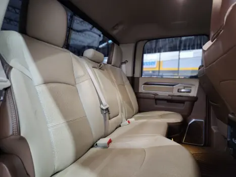 RAM 3500 6.7 I6 LARAMIE CABINE DUPLA TURBO DIESEL AUTOM�TICO, Foto 6