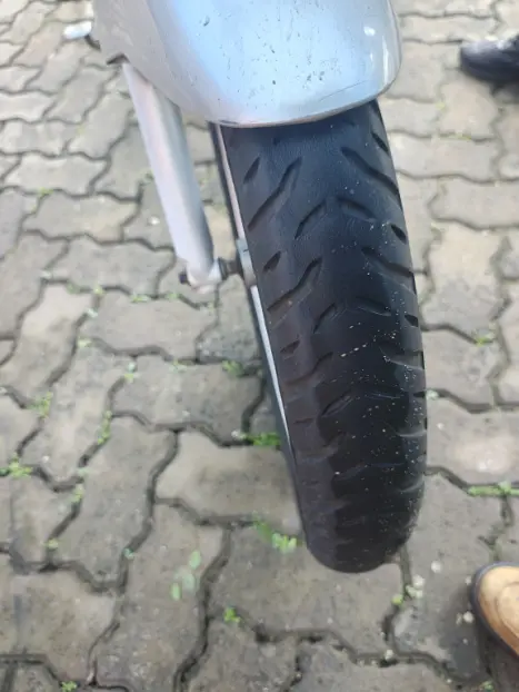 SUZUKI GSR 150 I, Foto 2