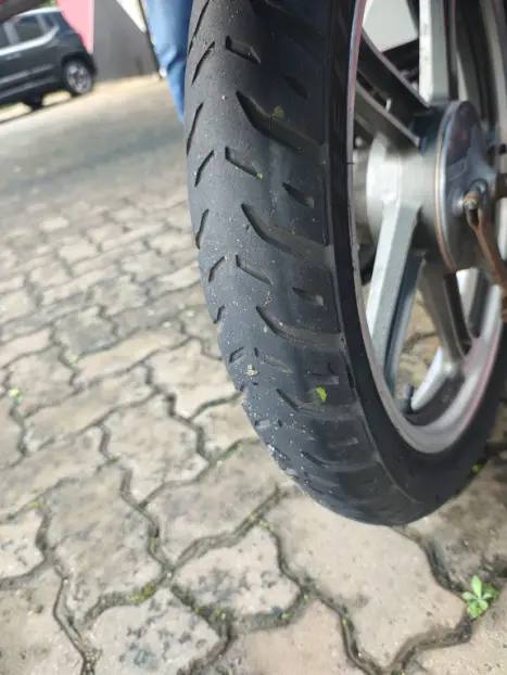 SUZUKI GSR 150 I, Foto 3