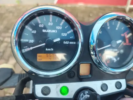 SUZUKI GSR 150 I, Foto 4