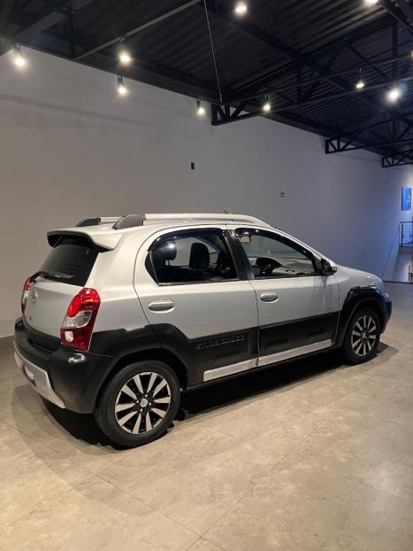 TOYOTA Etios Cross 1.5 16V 4P FLEX AUTOM�TICO, Foto 2