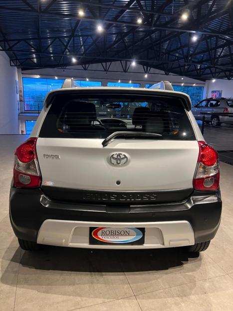 TOYOTA Etios Cross 1.5 16V 4P FLEX AUTOM�TICO, Foto 4