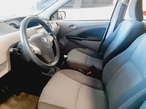 TOYOTA Etios Hatch 1.5 16V 4P FLEX XLS, Foto 2