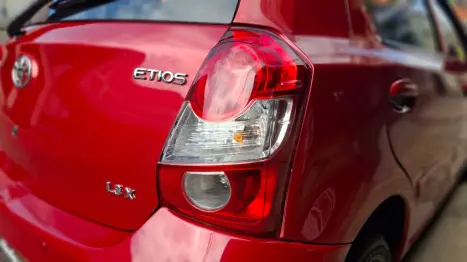 TOYOTA Etios Hatch 1.3 16V 4P FLEX X, Foto 6