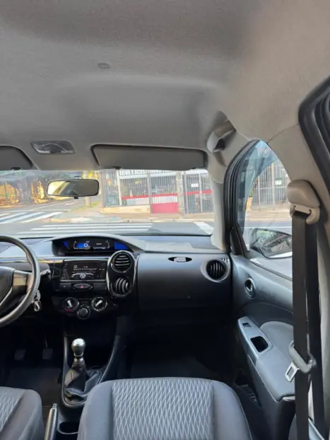 TOYOTA Etios Hatch 1.3 16V 4P FLEX X, Foto 14
