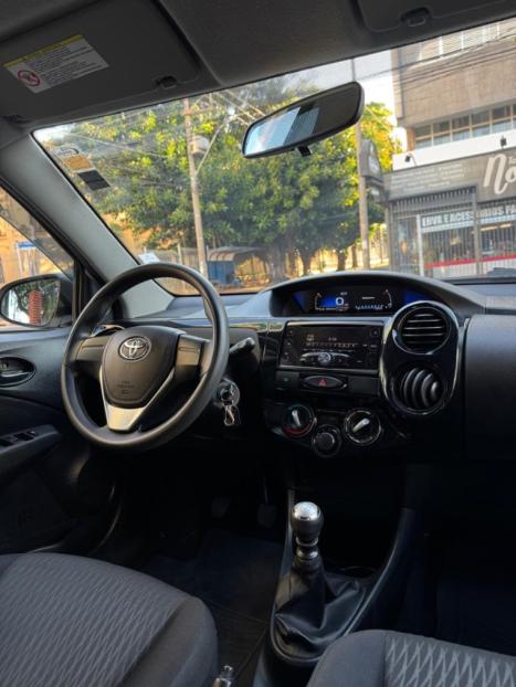 TOYOTA Etios Hatch 1.3 16V 4P FLEX X, Foto 3