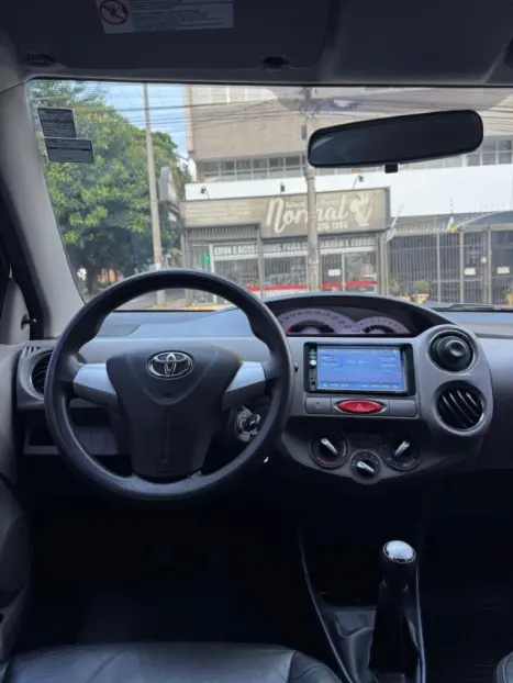 TOYOTA Etios Hatch 1.5 16V 4P FLEX XLS, Foto 3