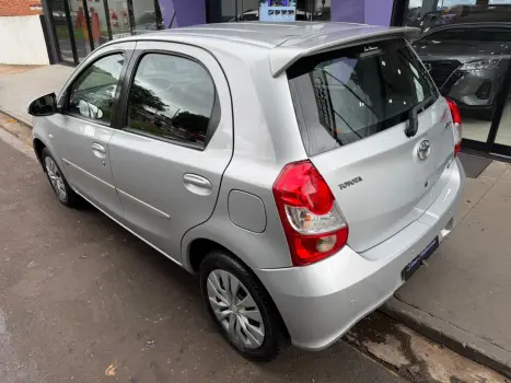 TOYOTA Etios Hatch 1.3 16V 4P FLEX XS, Foto 4