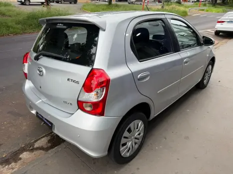 TOYOTA Etios Hatch 1.3 16V 4P FLEX XS, Foto 6