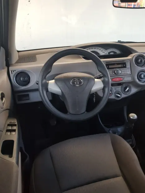TOYOTA Etios Hatch 1.5 16V 4P FLEX XLS, Foto 12