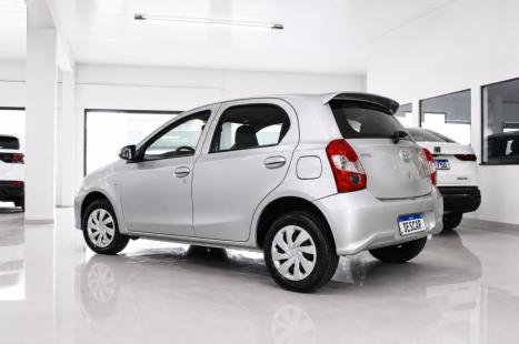 TOYOTA Etios Hatch 1.3 16V 4P FLEX X, Foto 4