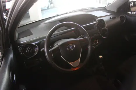 TOYOTA Etios Hatch 1.3 16V 4P FLEX X, Foto 6