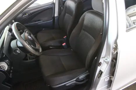 TOYOTA Etios Hatch 1.3 16V 4P FLEX X, Foto 11