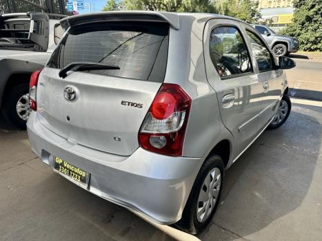 TOYOTA Etios Hatch 1.3 16V 4P FLEX X AUTOM�TICO, Foto 5