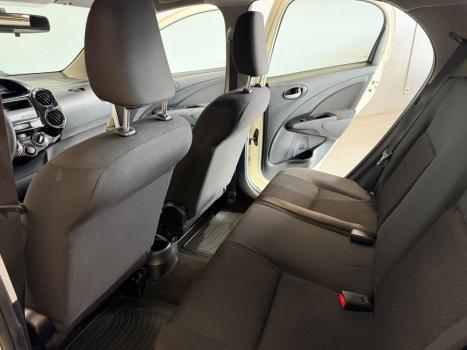TOYOTA Etios Hatch 1.3 16V 4P FLEX X, Foto 10