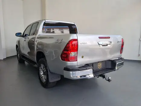 TOYOTA Hilux Caminhonete 2.8 16V 4P SR 4X4 DIESEL CABINE DUPLA AUTOMTICO, Foto 8