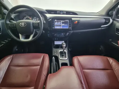 TOYOTA Hilux Caminhonete 2.8 16V 4P SR 4X4 DIESEL CABINE DUPLA AUTOM�TICO, Foto 2