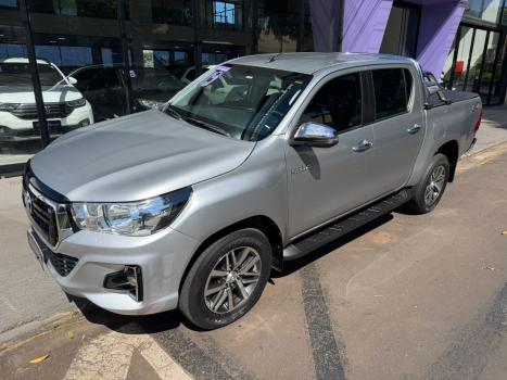 TOYOTA Hilux Caminhonete 2.8 16V 4P SR 4X4 DIESEL CABINE DUPLA AUTOM�TICO, Foto 1