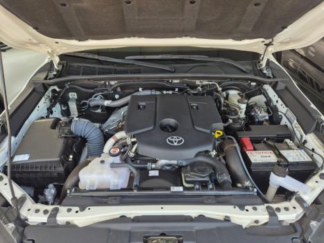 TOYOTA Hilux Caminhonete 2.8 16V 4P POWER PACK TURBO DIESEL 4X4 CABINE DUPLA, Foto 10
